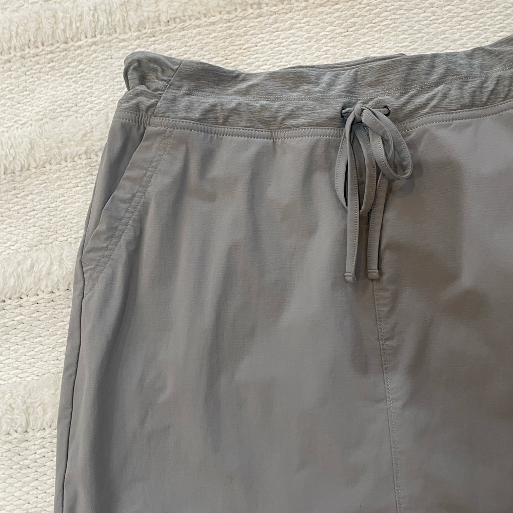 Duluth trading Co grey skort skirt attached shorts stretch women’s size 14 - Picture 4 of 14